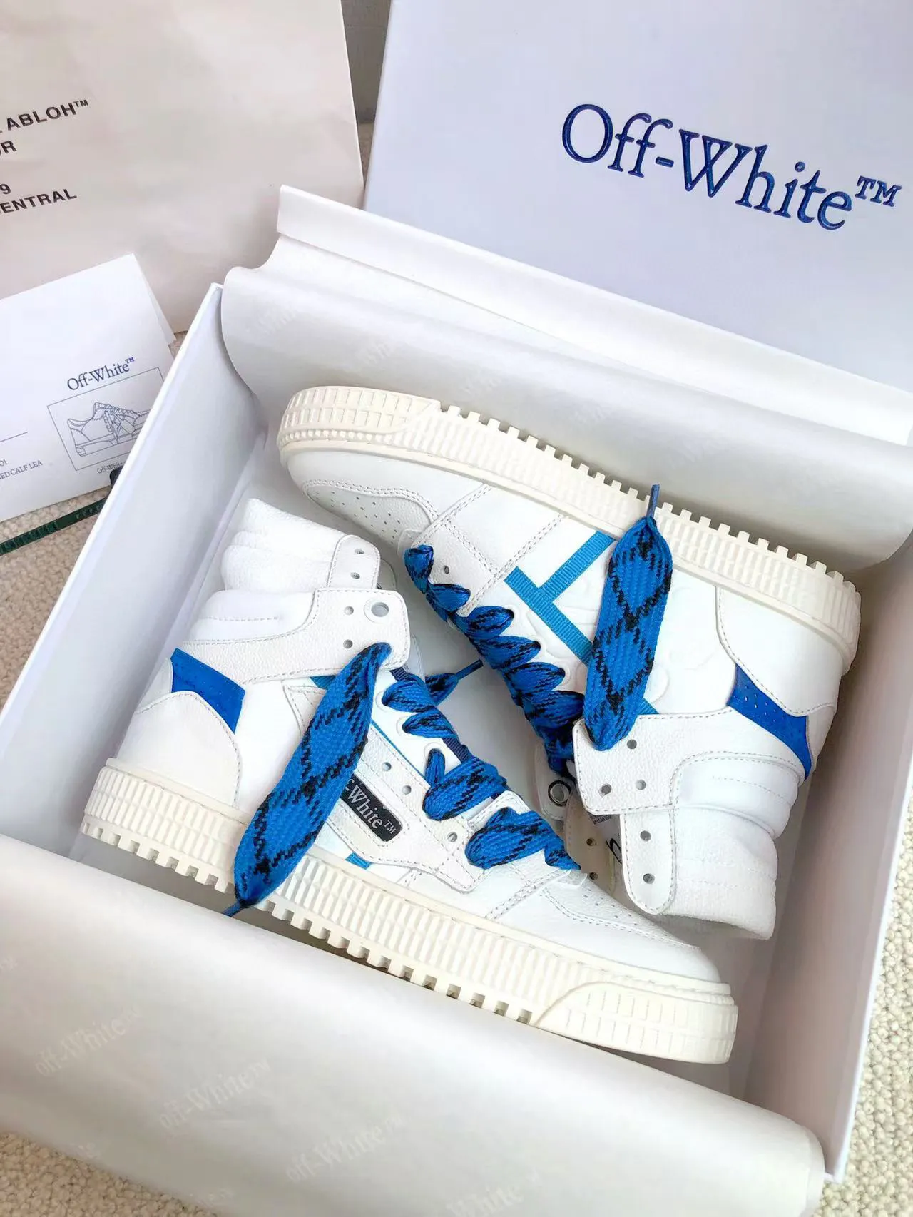 Men's shoes💰620 OFF WHITE ⚡️Couple style⚡️🍓New color🍓 The latest spring model of Gaobang street casual Martin style masterpiece, released the highest quality version on the market 👊 Series original mold opening, original lasting, production technology 1:1 original ➰🔜The best choice for more and more celebrities and Internet celebrities🔸In the classics Changes in the code🔸Innovate in the trend🔸Strive to break away from the shackles of bad street design🔝Although he is not the originator of fashion design, he is definitely a shining dark horse in avant-garde design🐴🆙Do not follow the trend🔅Not universal beauty🔅 Fabric💯First-layer cowhide Lining💯Imported skin-friendly and environmentally friendly polyester mesh Foot pads💯Original molded high-elastic environmentally friendly molding pads Midsole💯Original sleeve lasting process Outsole💯Rubber outsole Packaging💯Official website synchronizes a full set of packaging (brand wrapping paper, brand certificate, brand bag) code number 35-44, 45 customized